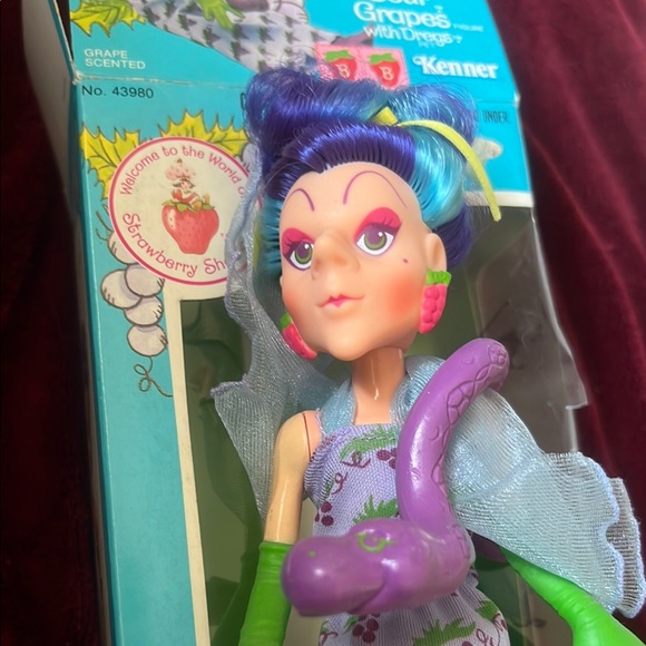 Strawberry Shortcake Kenner Sour Grapes Doll with Green and Purple Outfit - Picture 3 of 6
